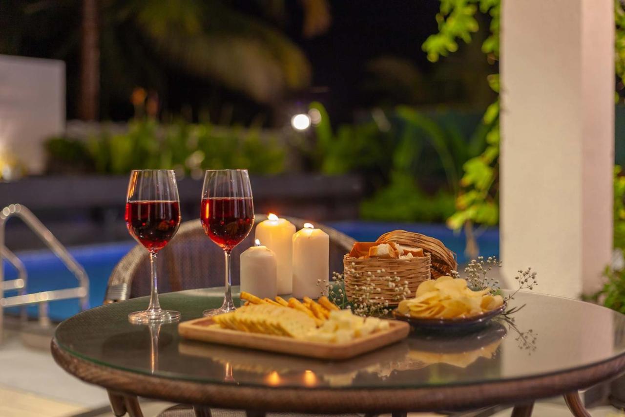 Villa Sereno By Stayvista - An Elegant And Entertaining Retreat Featuring A Swimming Pool, Outdoor Jacuzzi, Modern Interiors, And A Snooker Table Alibag Luaran gambar