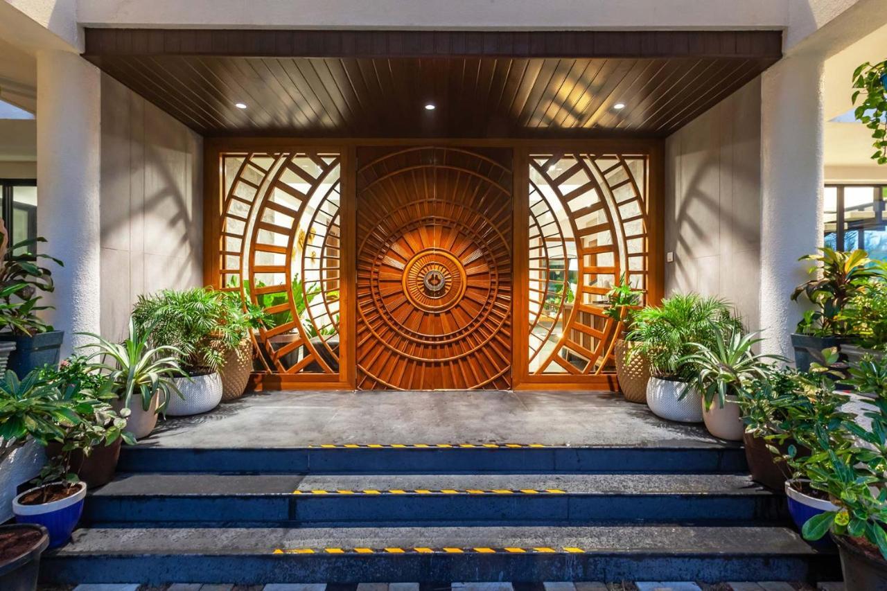 Villa Sereno By Stayvista - An Elegant And Entertaining Retreat Featuring A Swimming Pool, Outdoor Jacuzzi, Modern Interiors, And A Snooker Table Alibag Luaran gambar