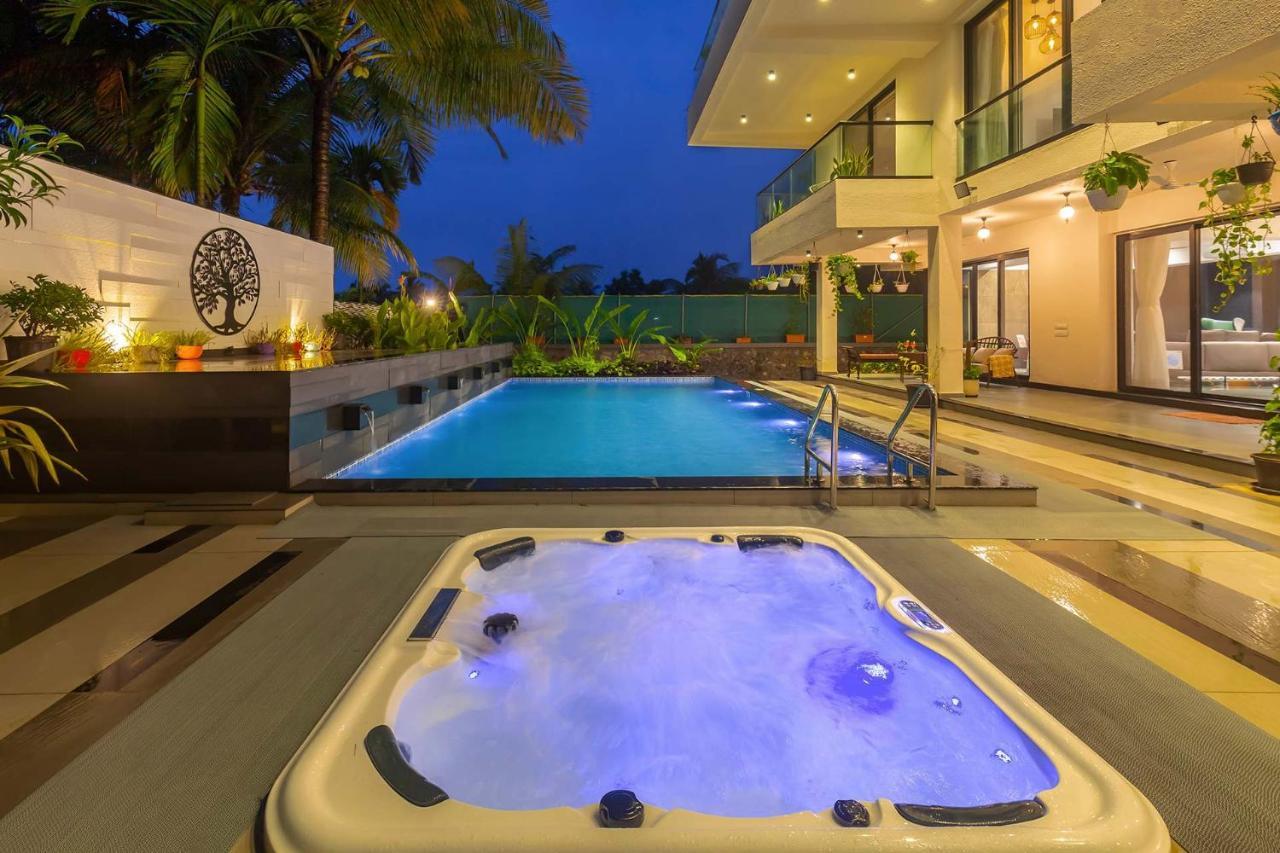 Villa Sereno By Stayvista - An Elegant And Entertaining Retreat Featuring A Swimming Pool, Outdoor Jacuzzi, Modern Interiors, And A Snooker Table Alibag Luaran gambar