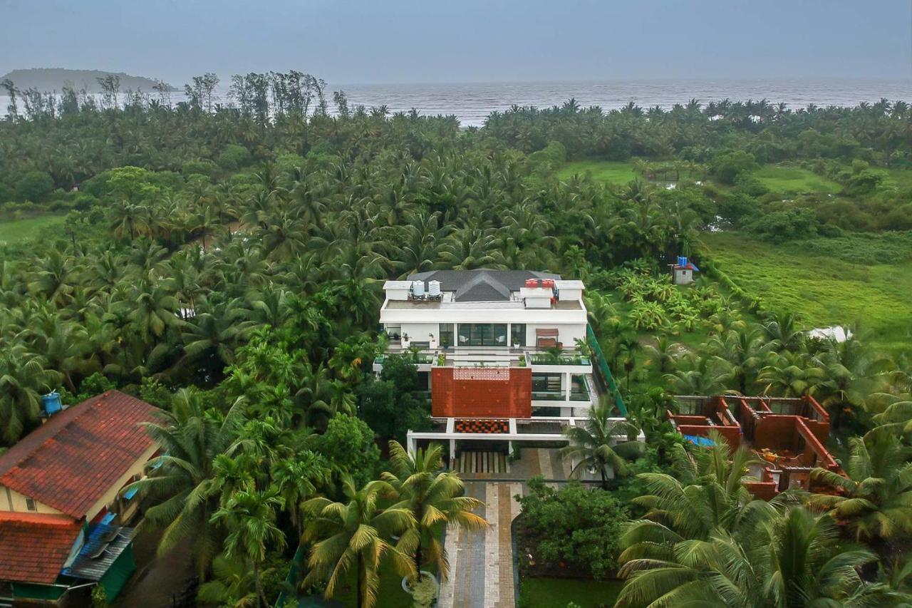 Villa Sereno By Stayvista - An Elegant And Entertaining Retreat Featuring A Swimming Pool, Outdoor Jacuzzi, Modern Interiors, And A Snooker Table Alibag Luaran gambar