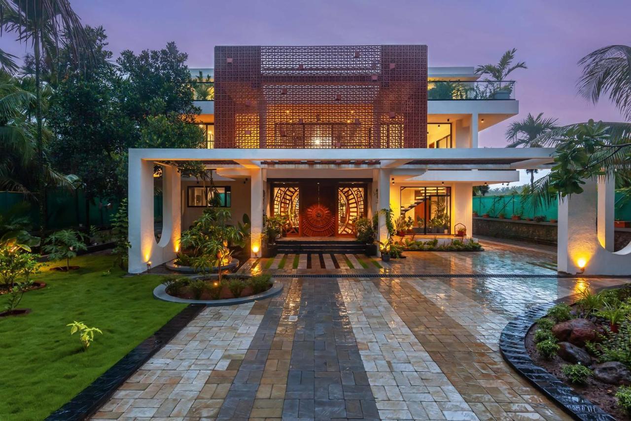 Villa Sereno By Stayvista - An Elegant And Entertaining Retreat Featuring A Swimming Pool, Outdoor Jacuzzi, Modern Interiors, And A Snooker Table Alibag Luaran gambar